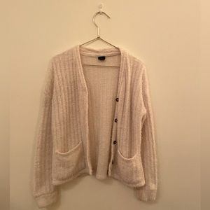 White Sweater• Youth Girls size 10-12 or women’s XS• soft fabric